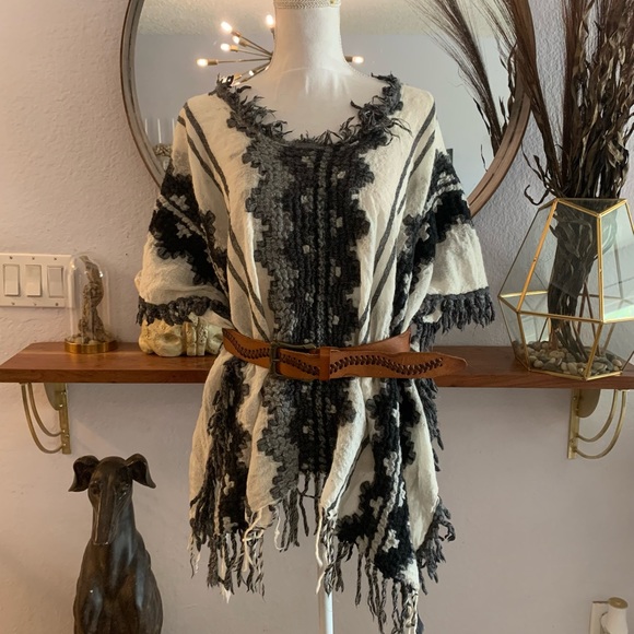 Zara Sweaters - Zara Black and Cream Fringe poncho